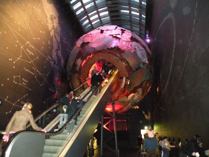  une des entrées du museum